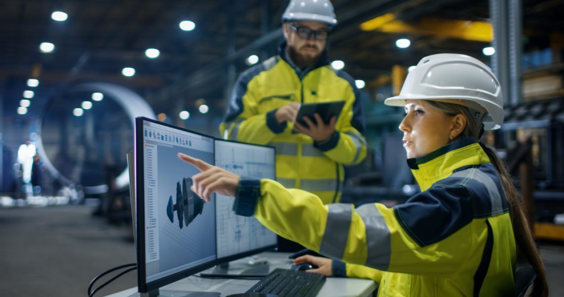 mujer-ingeniero-ingeniera-Gorodenkoff-1140×600