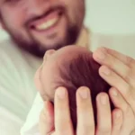 En Argentina, la licencia por paternidad sigue siendo una de las más cortas de la región