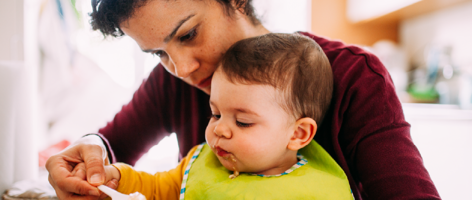 mujer cuidados infancias
